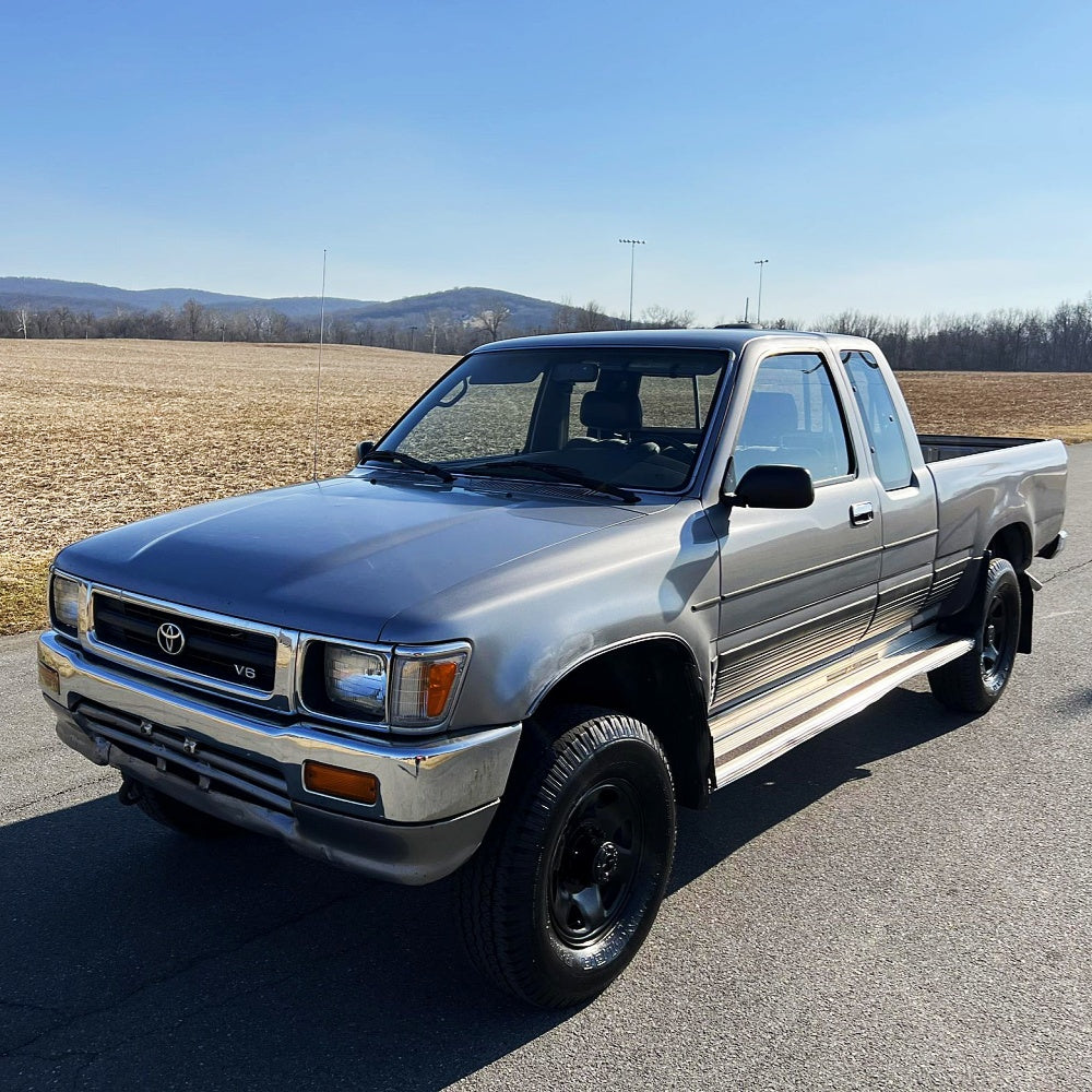Toyota-Pick-Up-Truck-Lensun-75W-Hood-Solar-Panel-3